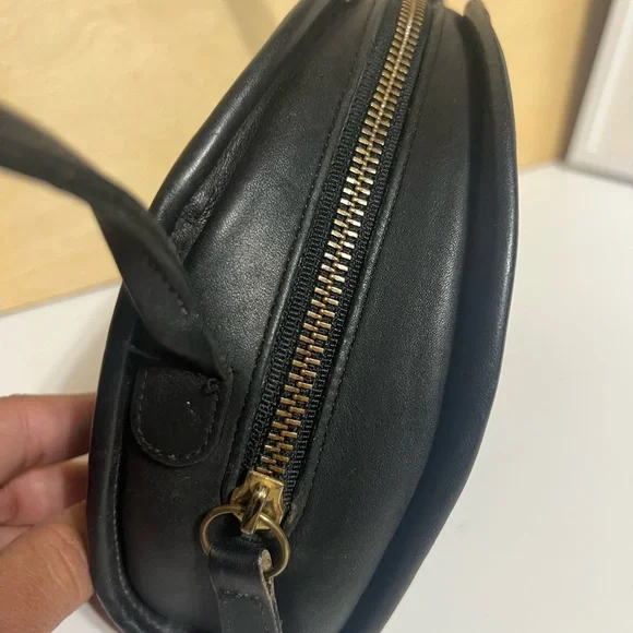 Coach vintage Black Leather Crossbody Bag made in USA1015-217
